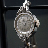 ベンラス ２ポイントダイヤ装飾 偶数字アラビックインデックス レディースアンティークウオッチ